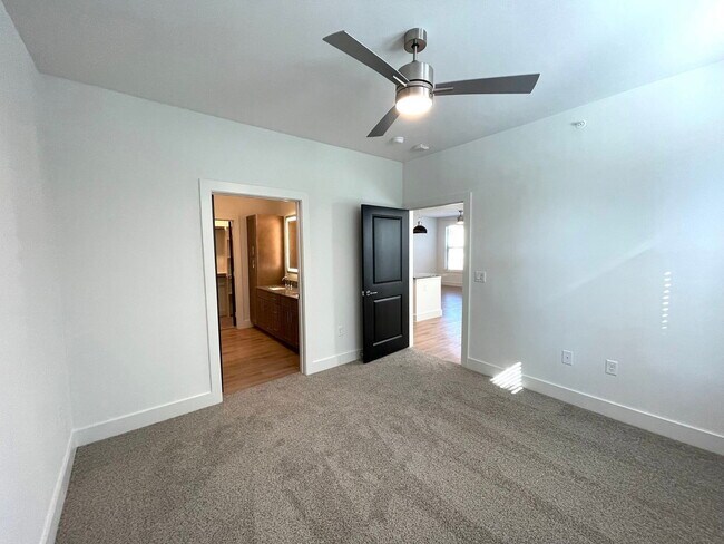 Building Photo - 2425 Central Expy