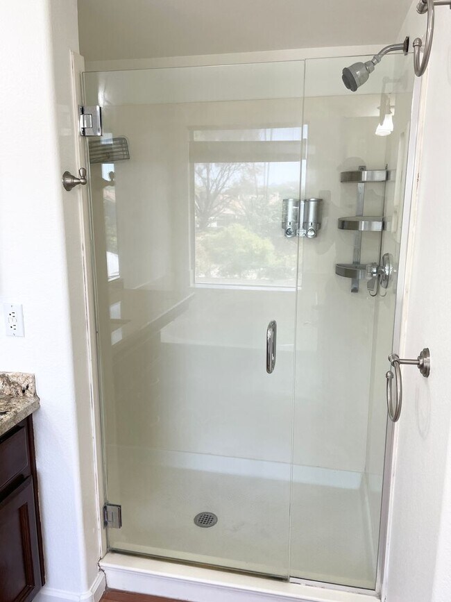 Building Photo - Stunning 4 Bedroom/2.5 Bath Home In Phoeni...