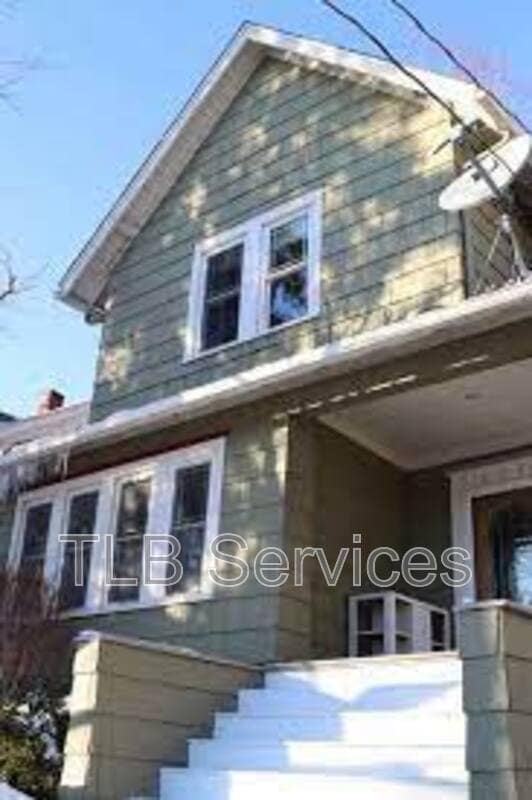 Building Photo - 519 School St