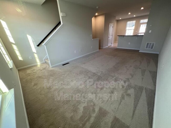 Building Photo - 505 Rolling Valley Dr