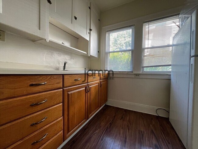 Building Photo - 2196 Lewis Dr