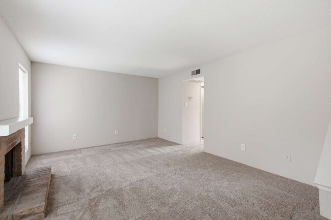 Building Photo - 2120 Wilcrest Dr
