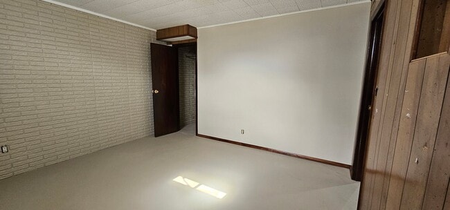 Building Photo - 3 bedroom house for rent