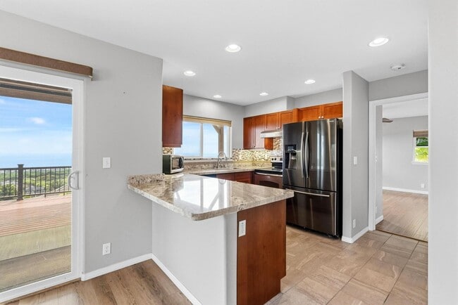 Building Photo - 4 bedroom, 2.5 bath with sweeping coastline views!