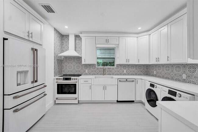 Building Photo - 1430 Michigan Ave