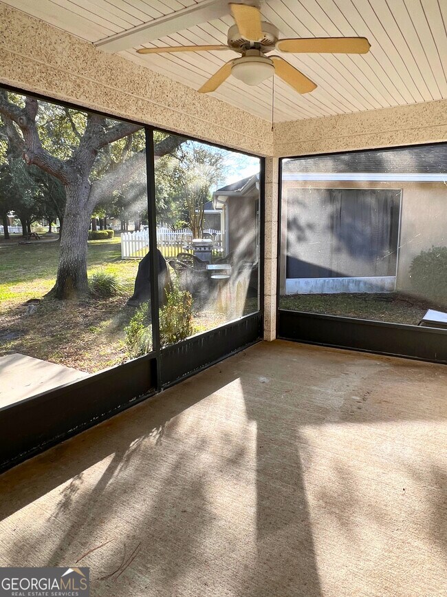 Building Photo - 582 Eagle Blvd