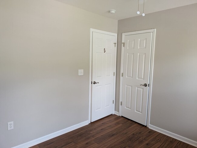 Building Photo - 9935 Redbud Tree Ct