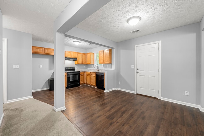 Building Photo - 1526 Venetian Dr SW