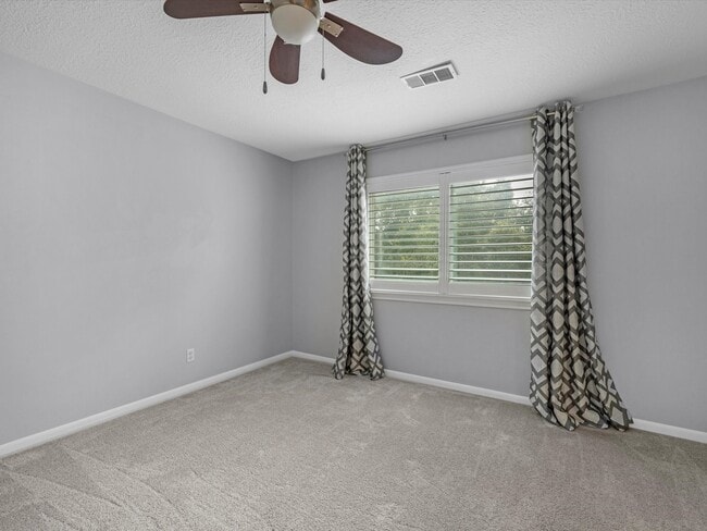 Building Photo - 13 Hickory Shadows Dr