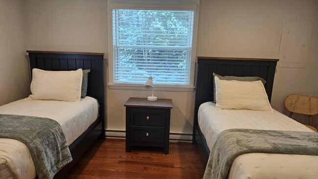 Building Photo - 1330 Lake St