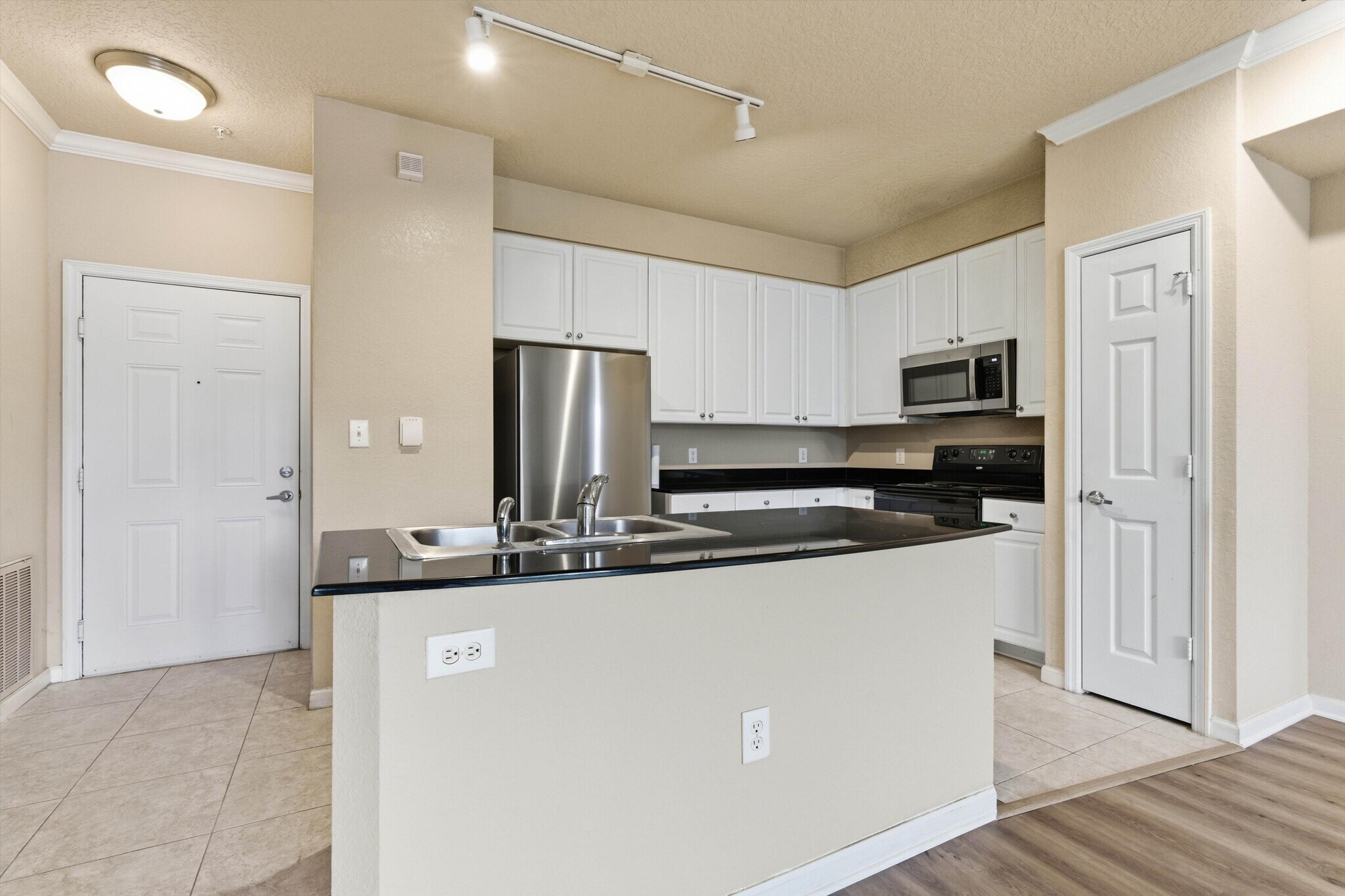 Building Photo - 8539 Gate Pky W