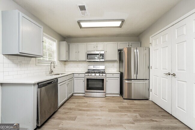Building Photo - 2404 Rambling Way