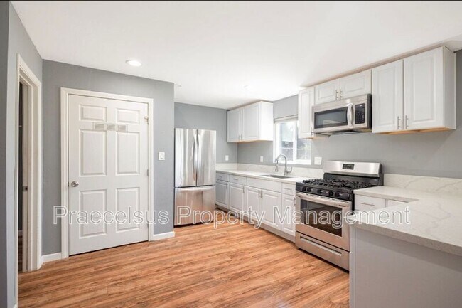 Building Photo - 311 Date St