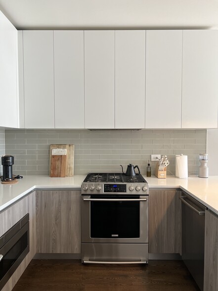 Kitchen - 1534 W Cortez St