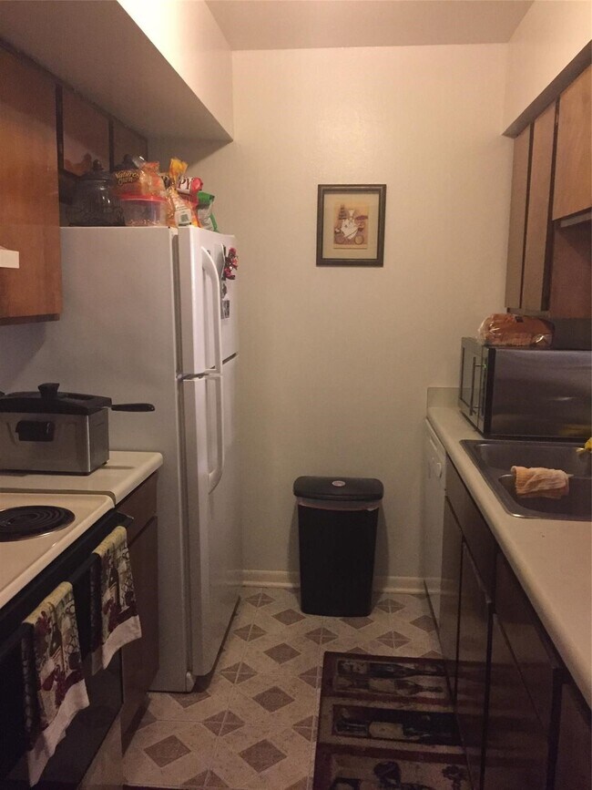 Building Photo - 8527 Hearth Dr