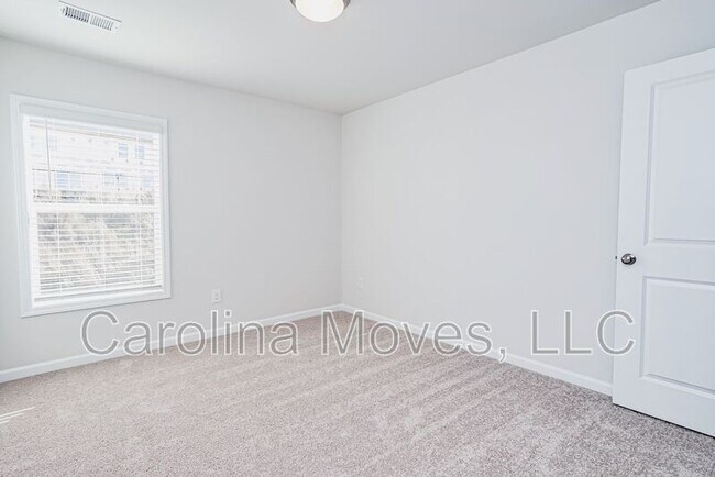 Building Photo - 203 Stone Fruit Ct