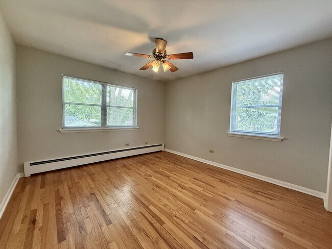 Building Photo - 317 S Plum Grove Rd