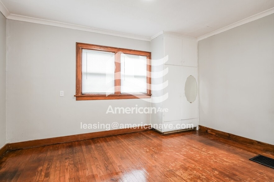 Building Photo - 522 E 3rd St