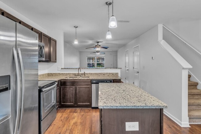 Building Photo - Awesome Goodlettsville Townhome in Conveni...