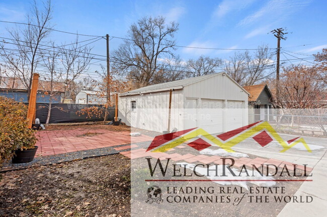 Building Photo - 825 27th St