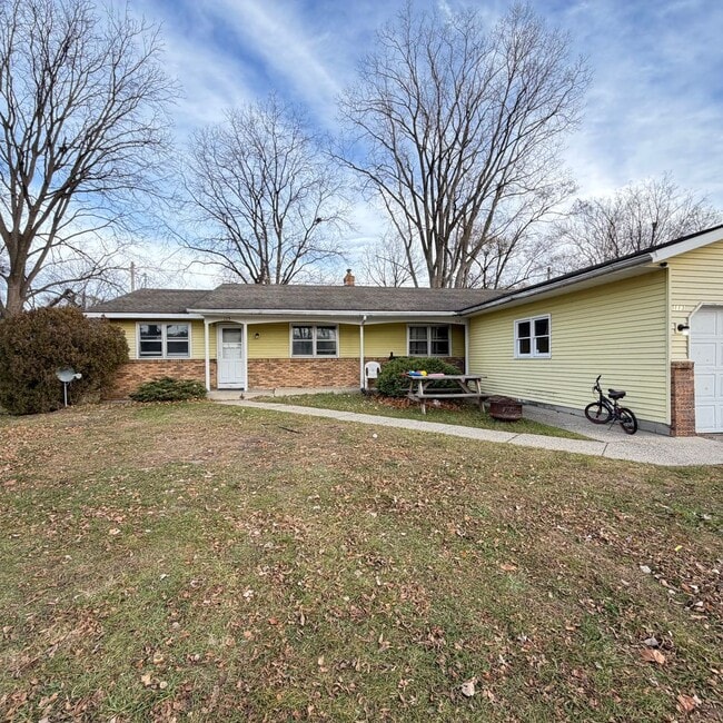 Primary Photo - Remodeled Two bedroom duplex in Kellogsville School District!