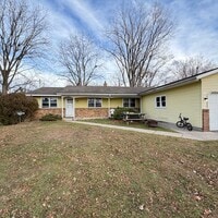 Building Photo - Remodeled Two bedroom duplex in Kellogsville School District!
