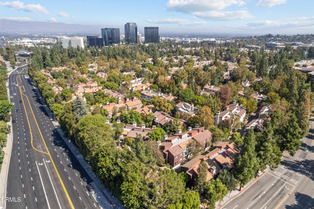 Building Photo - 21931 Burbank Blvd