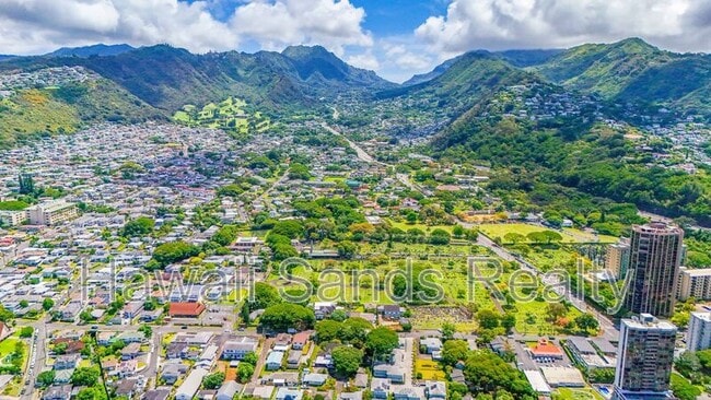 Building Photo - 2050 Nuuanu Ave
