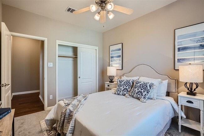 Building Photo - 8518 Cahill Dr