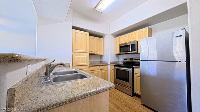 Building Photo - 8000 W Badura Ave