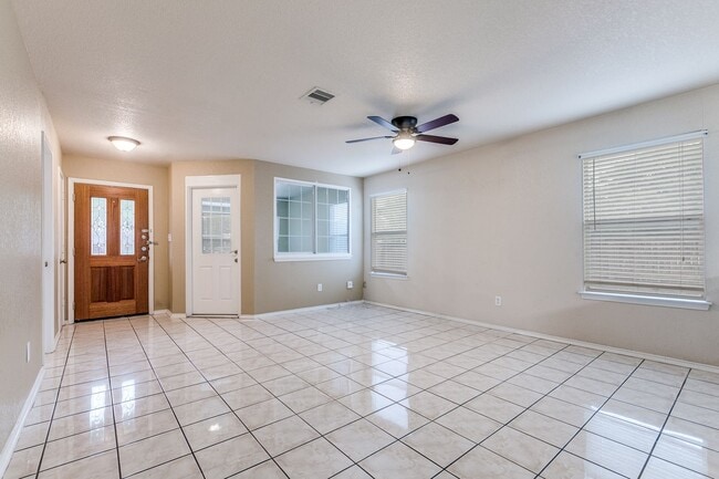 Building Photo - BEAUTIFUL 4-BEDROOM HOME NEAR UTSA
