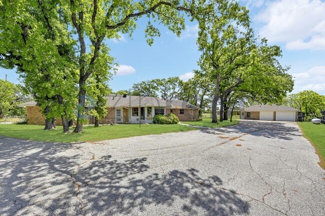 Building Photo - 3901 High Rd