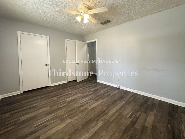 Building Photo - 1160 Comanche St
