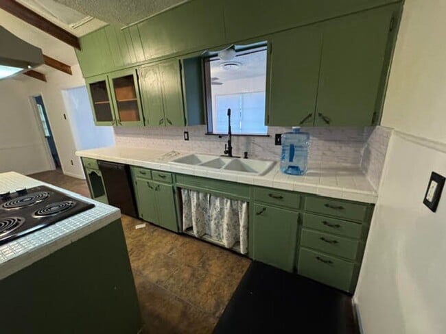 Building Photo - 2812 Live Oak Dr