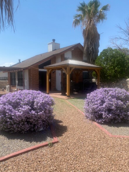 Primary Photo - 895 Melville Ln