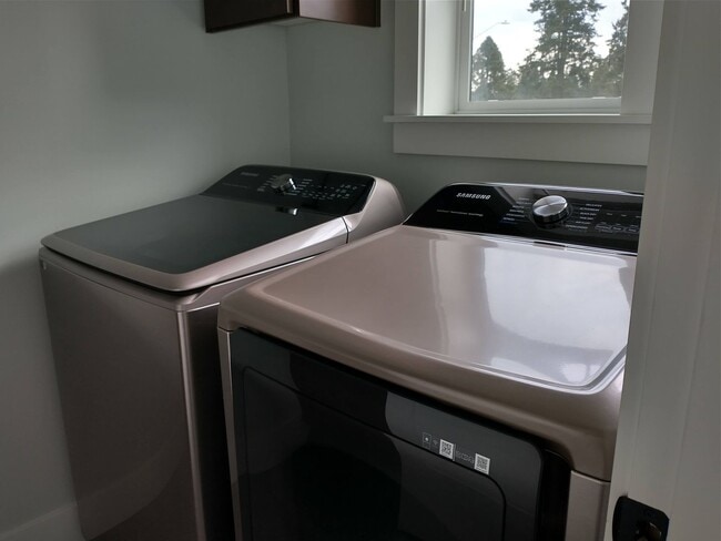 Building Photo - Welcome to this Beautiful Property in Keizer