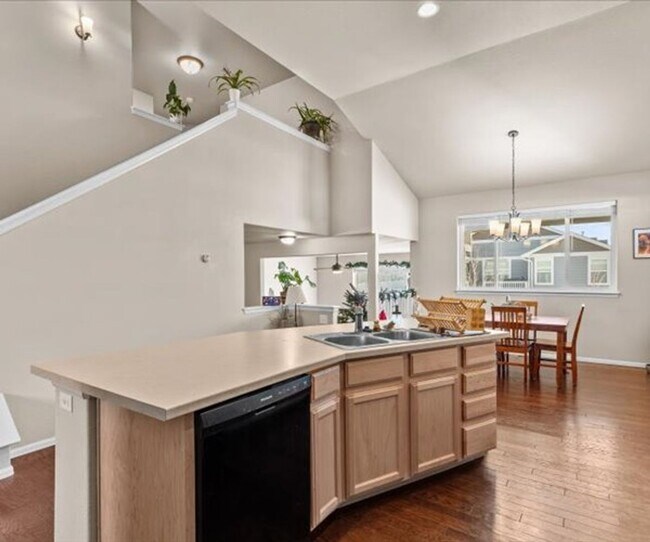 Building Photo - Modern 4-Bedroom Home in Desirable Promontory Neighborhood - Pet Friendly