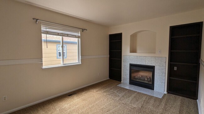 Building Photo - MODERN TWO STORY 3 BED/2.5 BATH WITH FENCE...