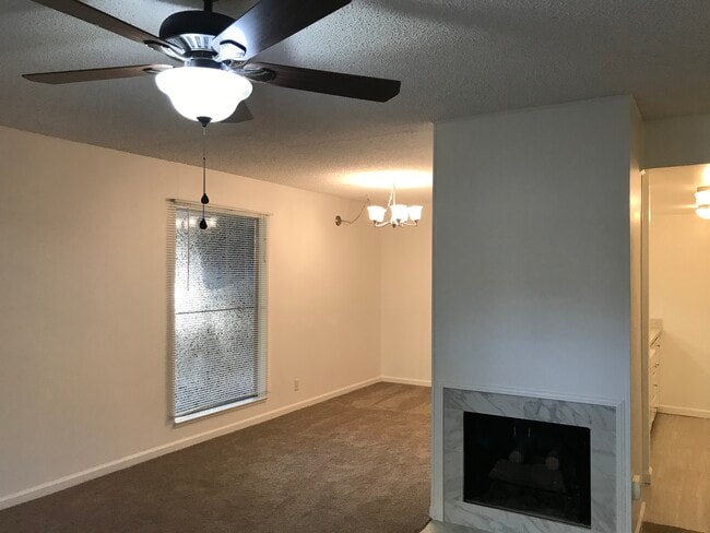 Building Photo - 5420 Roundtree Ct