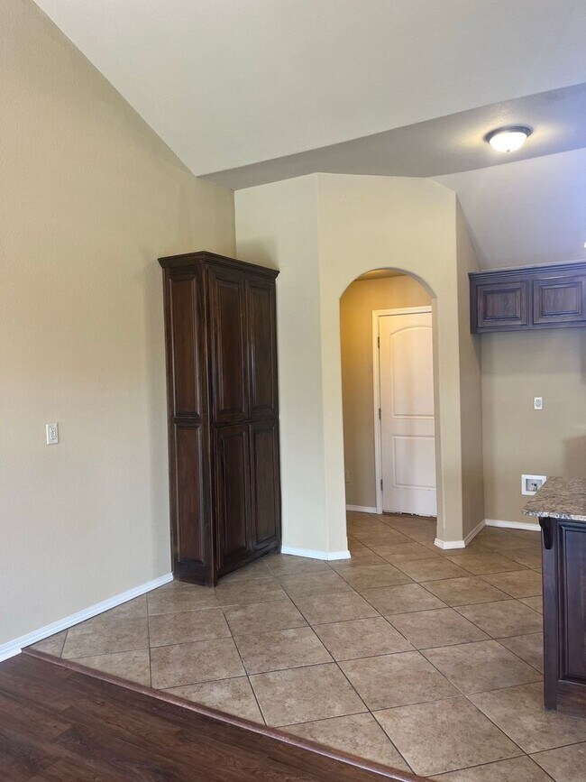 Building Photo - Great 3 Bedroom!