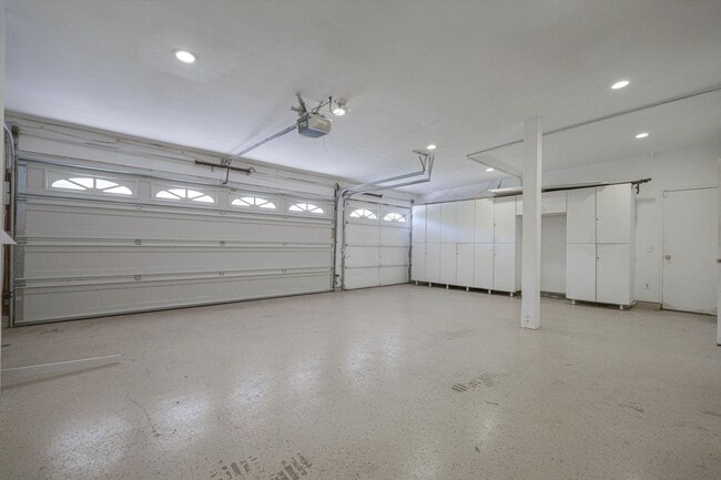 Building Photo - 4041 Alonzo Ave