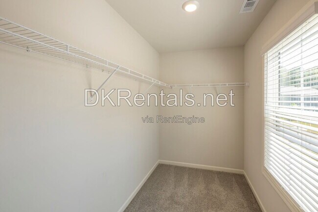 Building Photo - 7095 Evening Dew Dr
