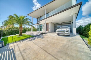 Building Photo - 7520 W Treasure Dr