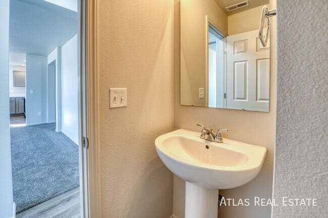 Building Photo - 12665 Lignite Dr