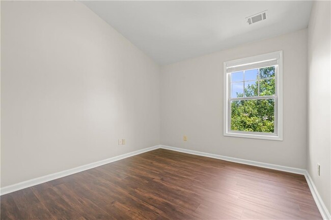 Building Photo - 4940 Breezewood Cir