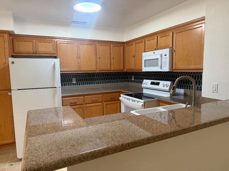 New Kitchen Appliances - 2915 N Texas St