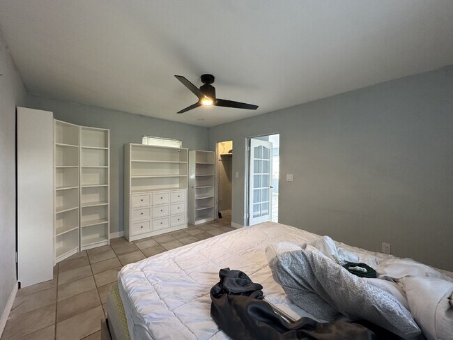 Building Photo - "Charming 1-Bedroom in Port Charlotte's Tranquil Setting"