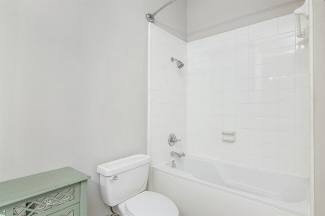 Building Photo - 1729 Tuam St