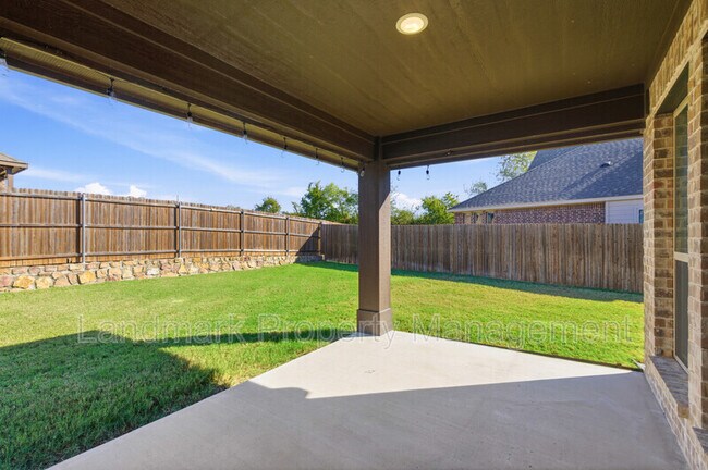 Building Photo - 310 Marigold Ct