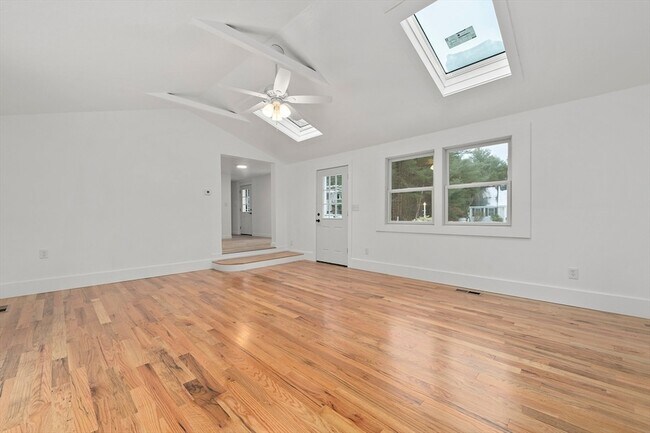 Building Photo - 4 Oaken Bucket Ln